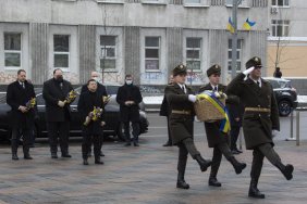 Президент України поклав квіти до пам'ятника Грушевському