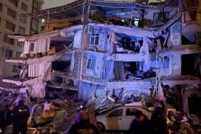 В результате землетрясения в Турции погибли 912 человек, более 5 тысяч ранены