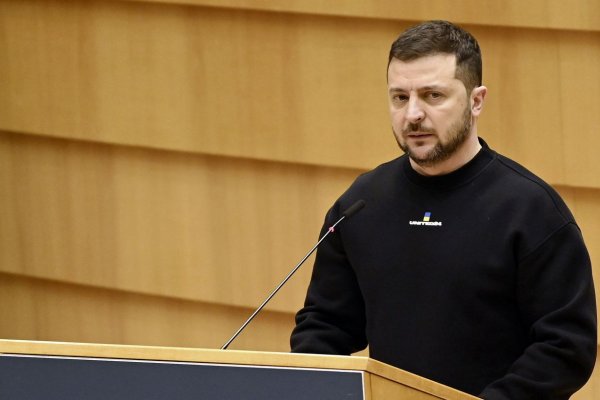 Зеленский призвал лидеров стран ЕС увеличить поставки дальнобойных ракет