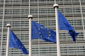 Єврокомісія готує план використання доходів від заморожених активів РФ для підтримки України, - Bloomberg