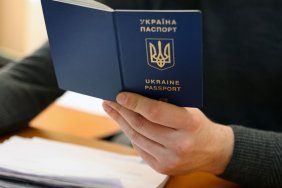 МЗС роз'яснило постанову Кабміну про заборону на отримання закордонних паспортів для чоловіків за кордоном: подробиці