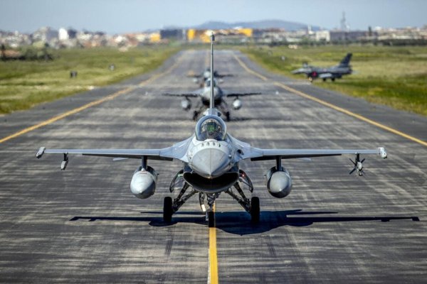 До Румунії прибули ще три F-16 для навчання українських пілотів