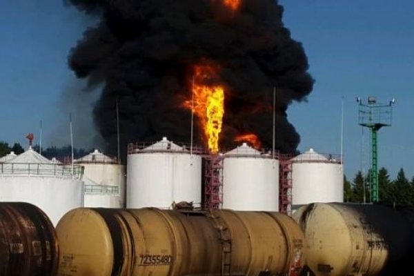Атака на нафтобазу у Ростові: подробиці про інцидент та вибухи