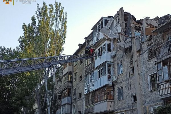 Impact on a multi-story building in Mykolaiv: two people killed and three wounded