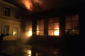 В результате оккупационного обстрела школы в Авдеевке произошел большой пожар