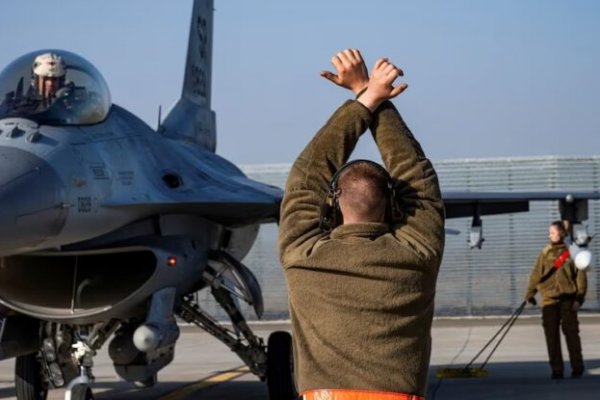 Відмова Байдена надати Україні F-16 викликала невдоволення в Пентагоні – WP