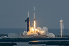 SpaceX вывела на орбиту новую партию спутников