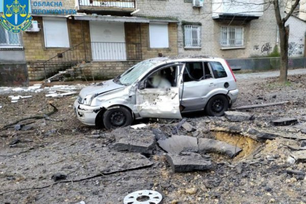 У Херсоні росіяни обстріляли таксі: водій загинув, ще 2 людей поранено